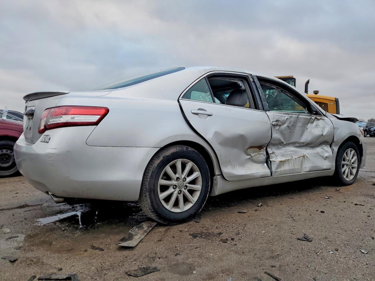 2010 TOYOTA CAMRY BASE photo 3