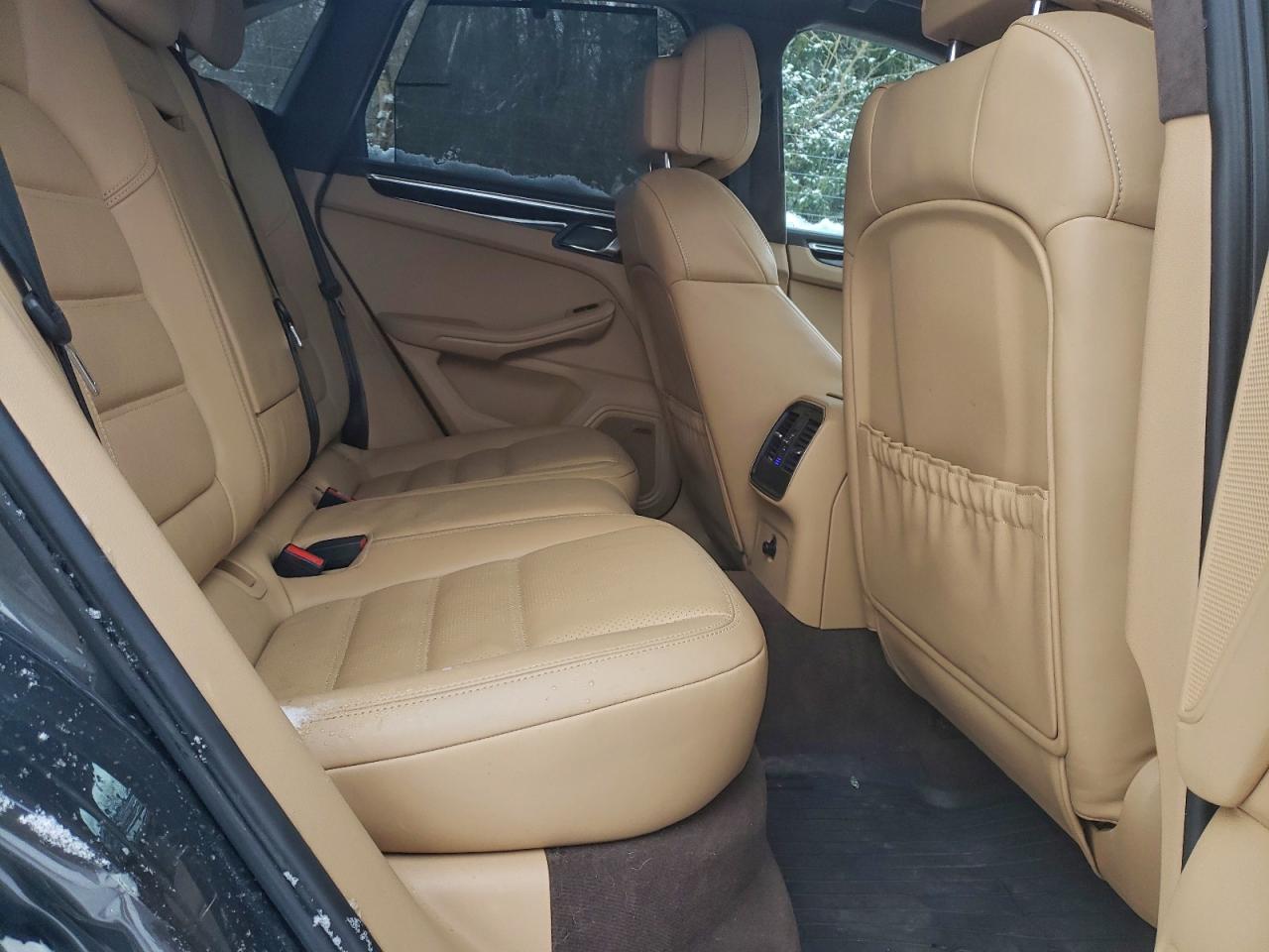 2016 PORSCHE MACAN TURBO photo 11