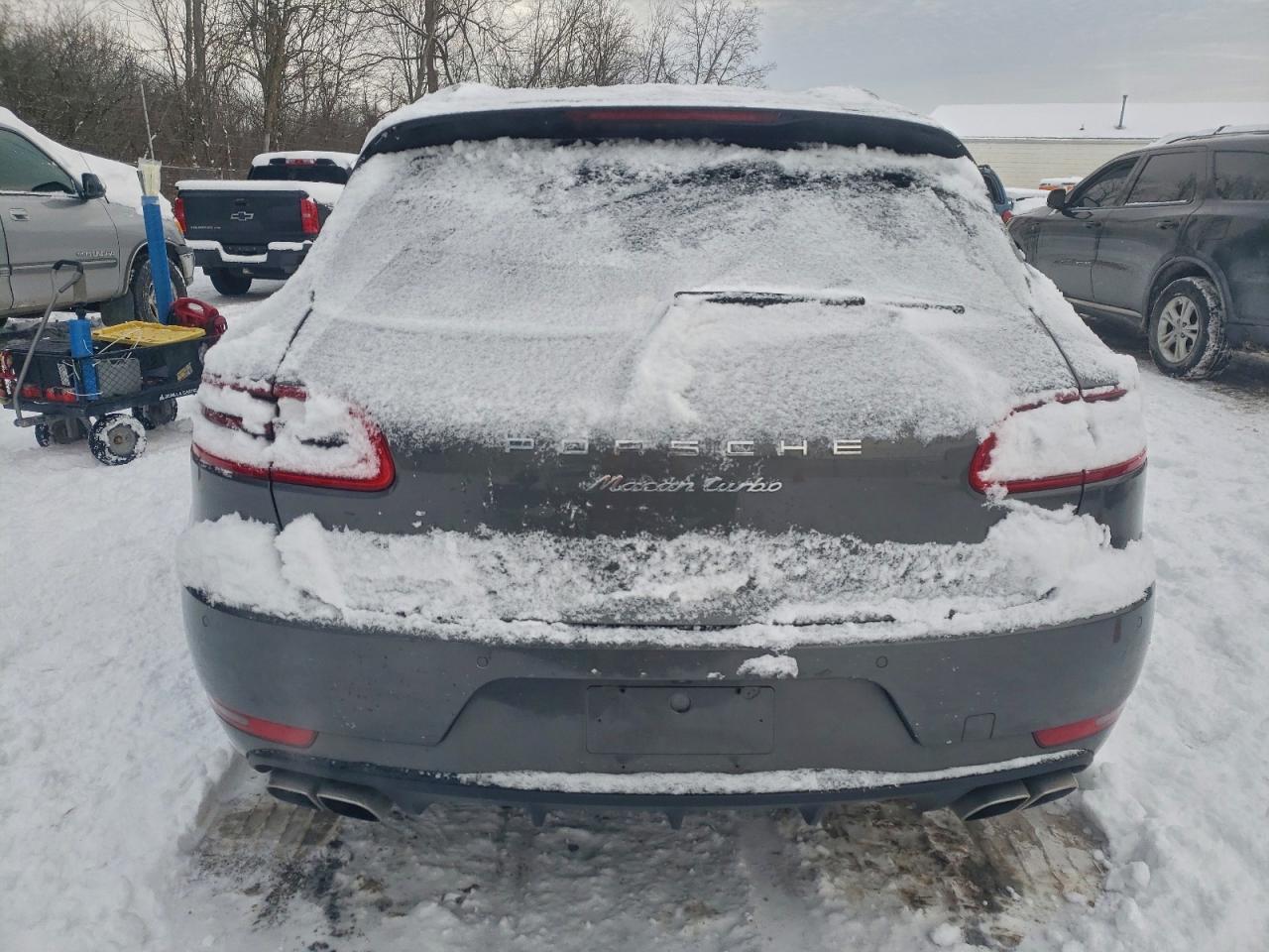 2016 PORSCHE MACAN TURBO photo 6