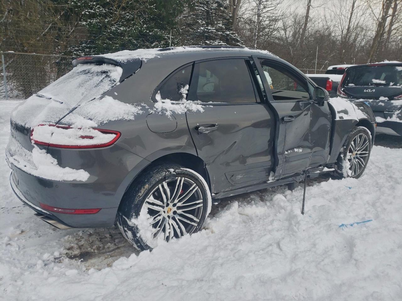 2016 PORSCHE MACAN TURBO photo 3
