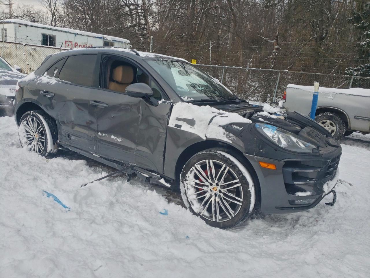 2016 PORSCHE MACAN TURBO photo 4