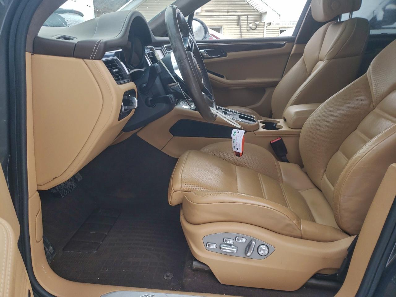 2016 PORSCHE MACAN TURBO photo 7