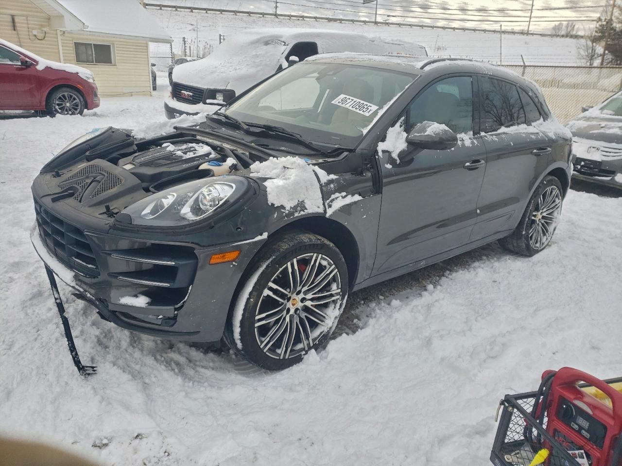 2016 PORSCHE MACAN