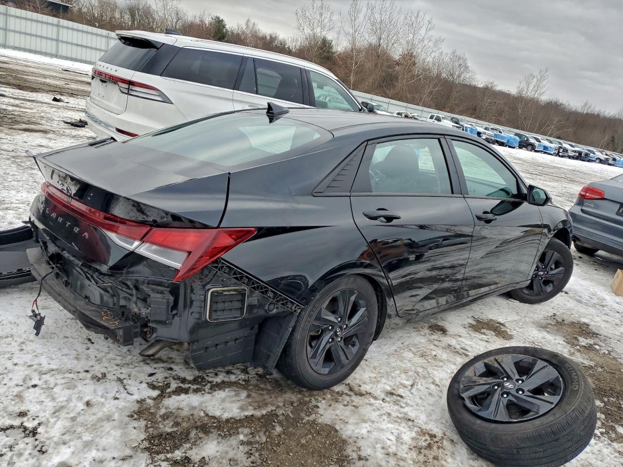 2023 HYUNDAI ELANTRA SEL photo 3
