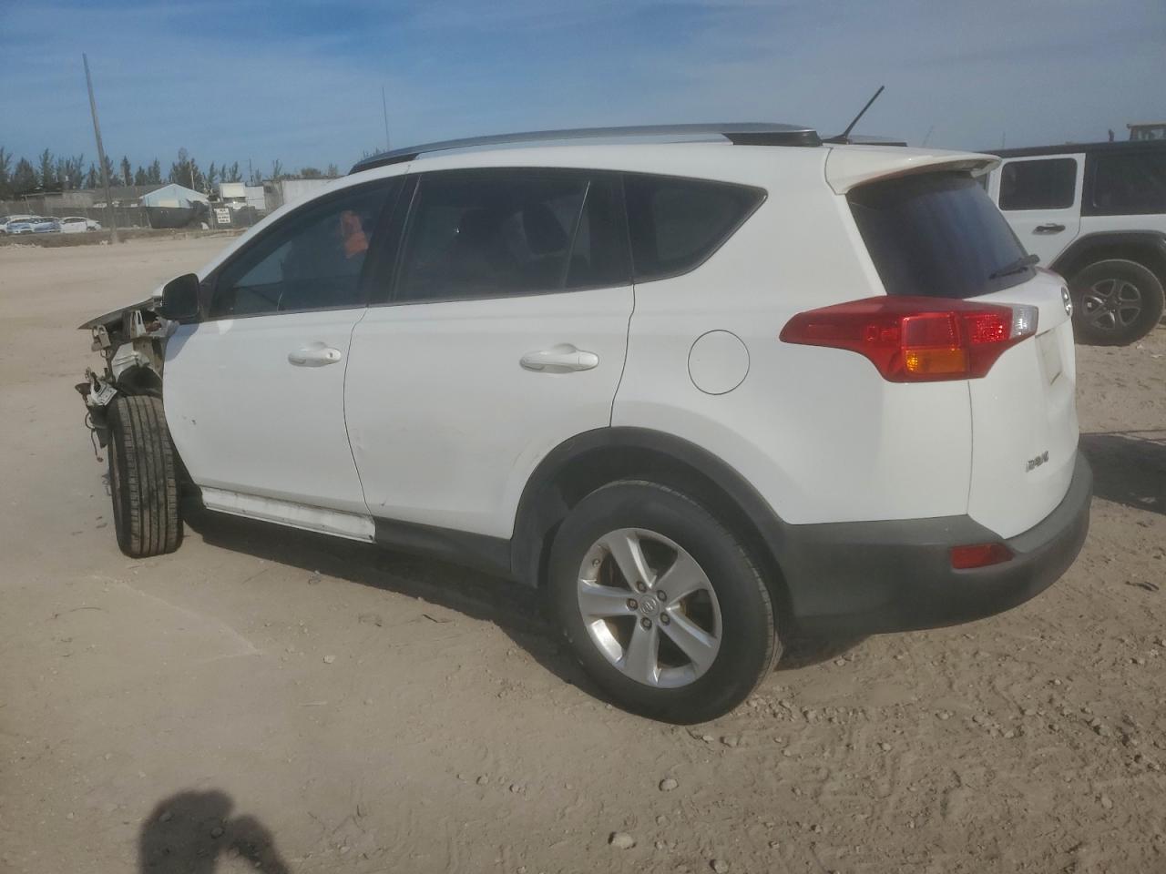 2014 TOYOTA RAV4 XLE photo 2