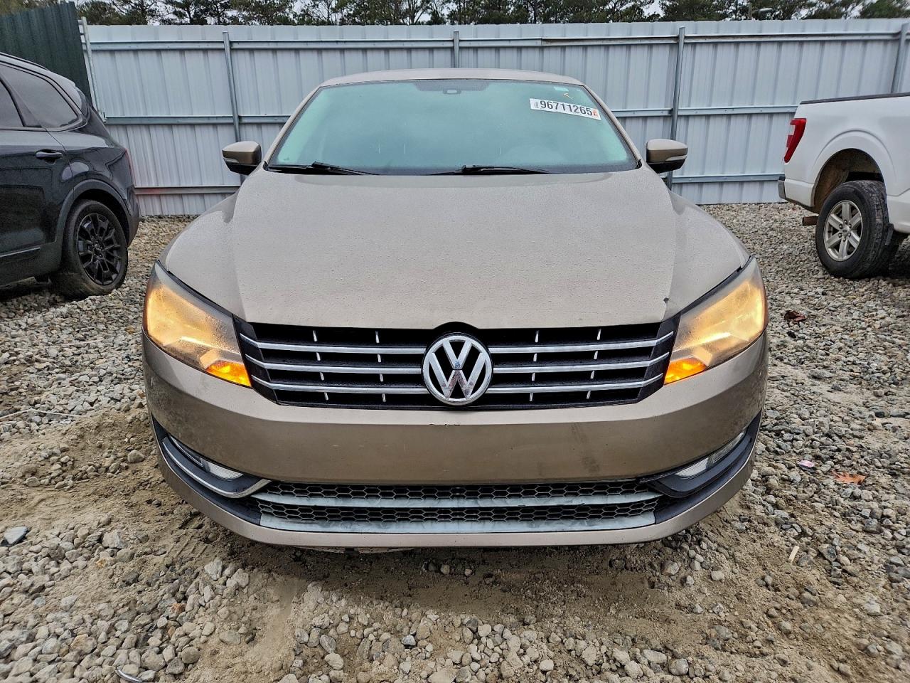 2015 VOLKSWAGEN PASSAT S photo 5