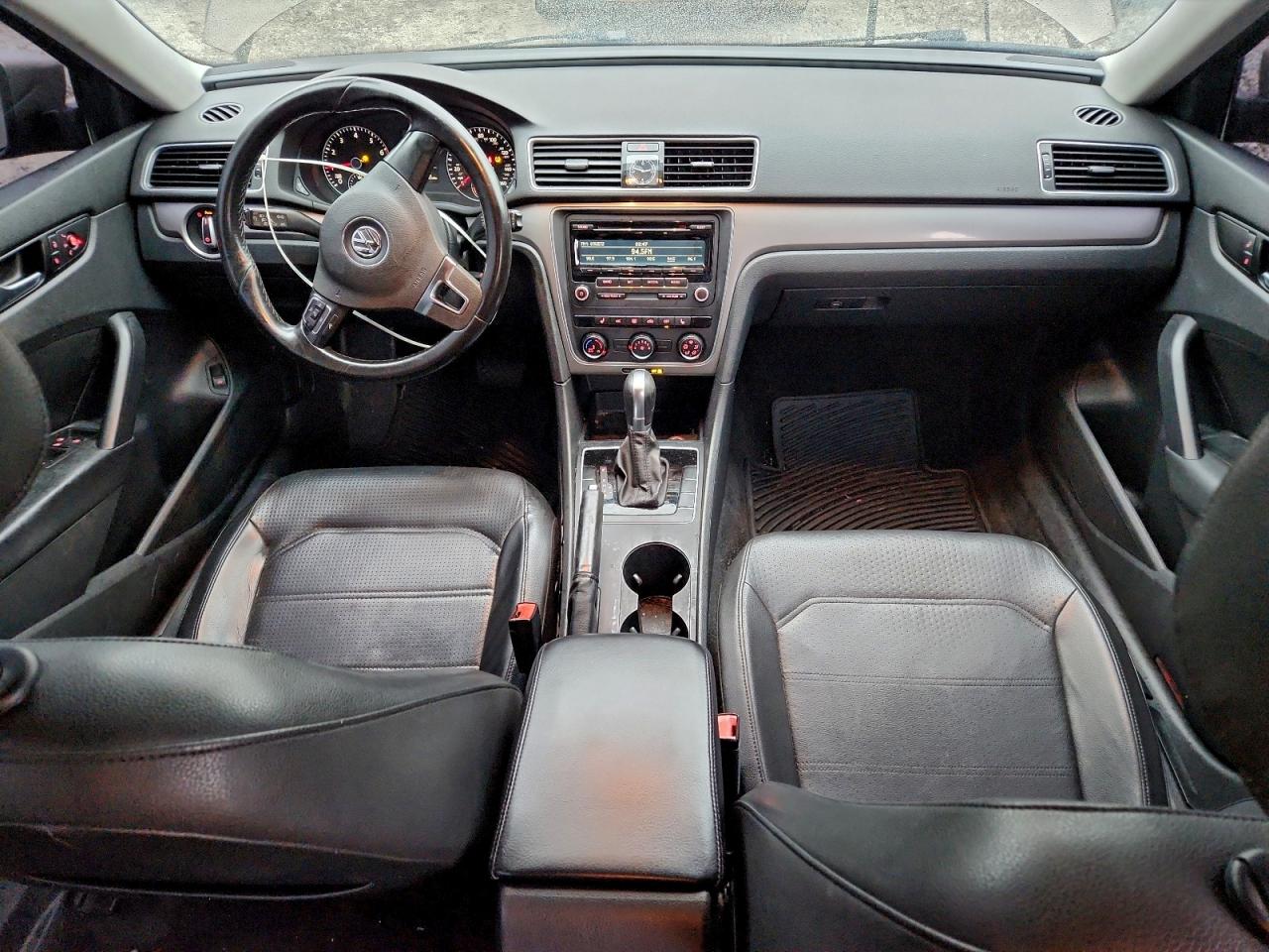 2015 VOLKSWAGEN PASSAT S photo 8