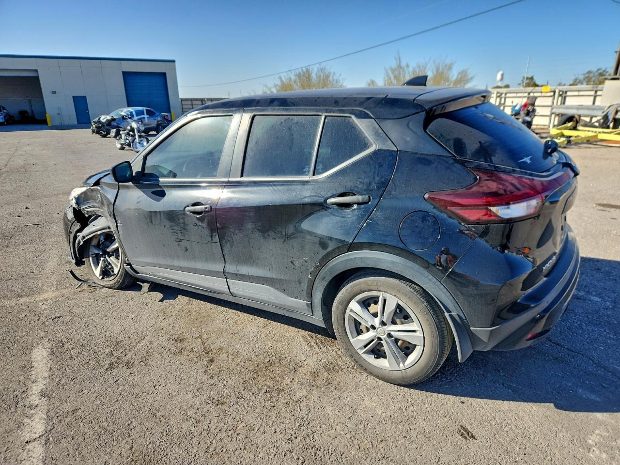2022 NISSAN KICKS S photo 2