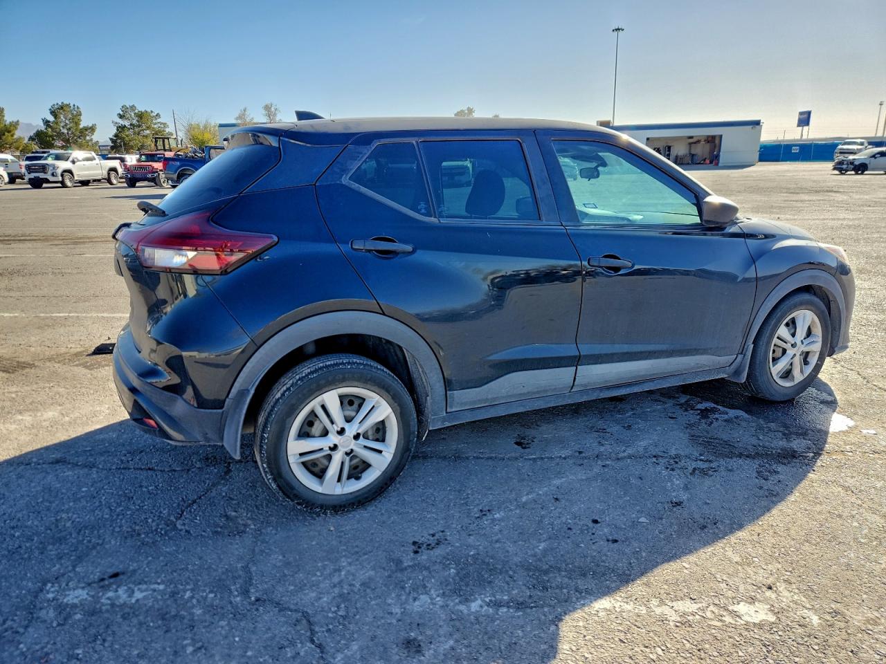 2022 NISSAN KICKS S photo 3