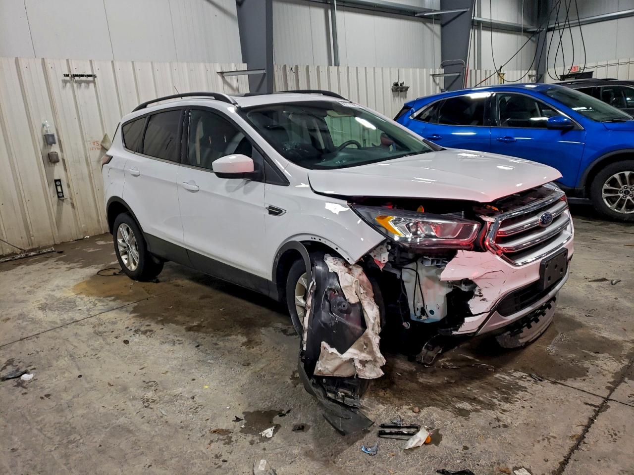 2017 FORD ESCAPE SE photo 4