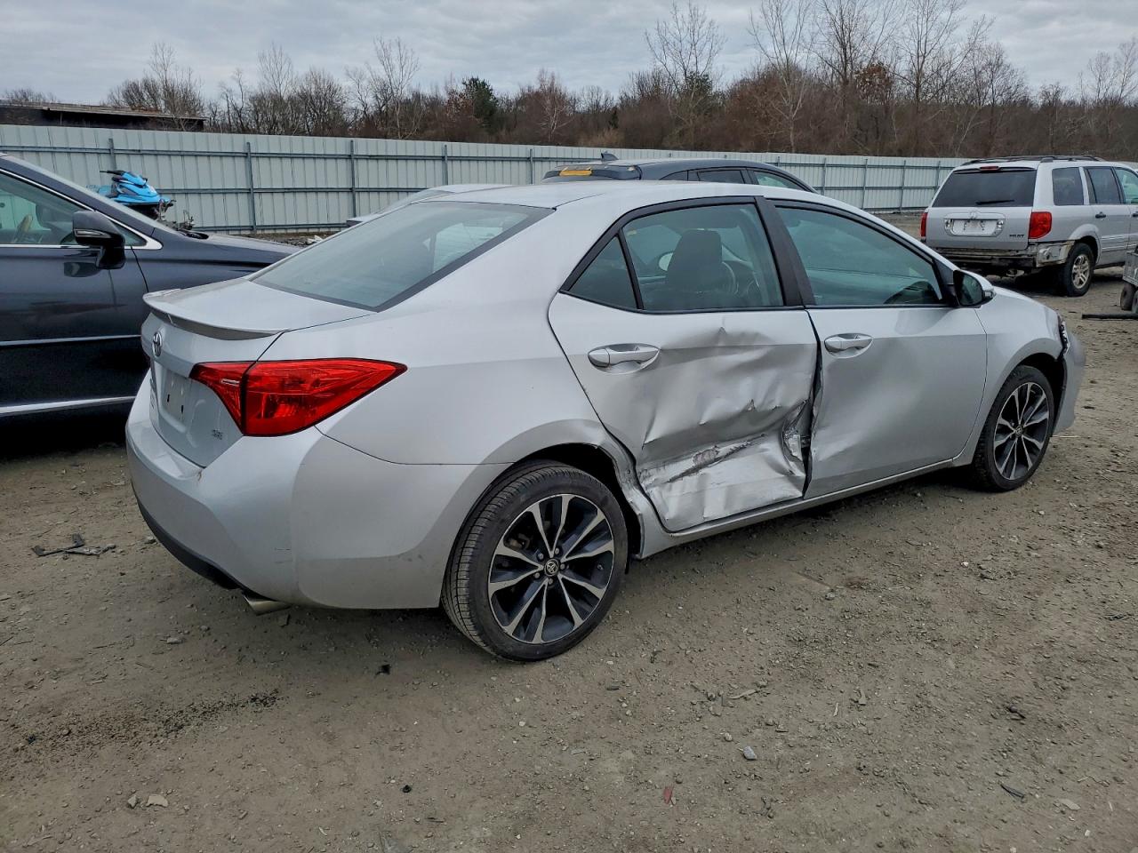 2018 TOYOTA COROLLA L photo 3