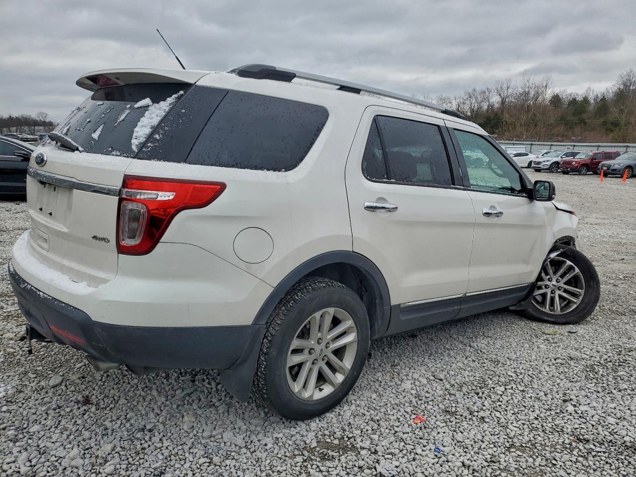 2015 FORD EXPLORER XLT photo 3