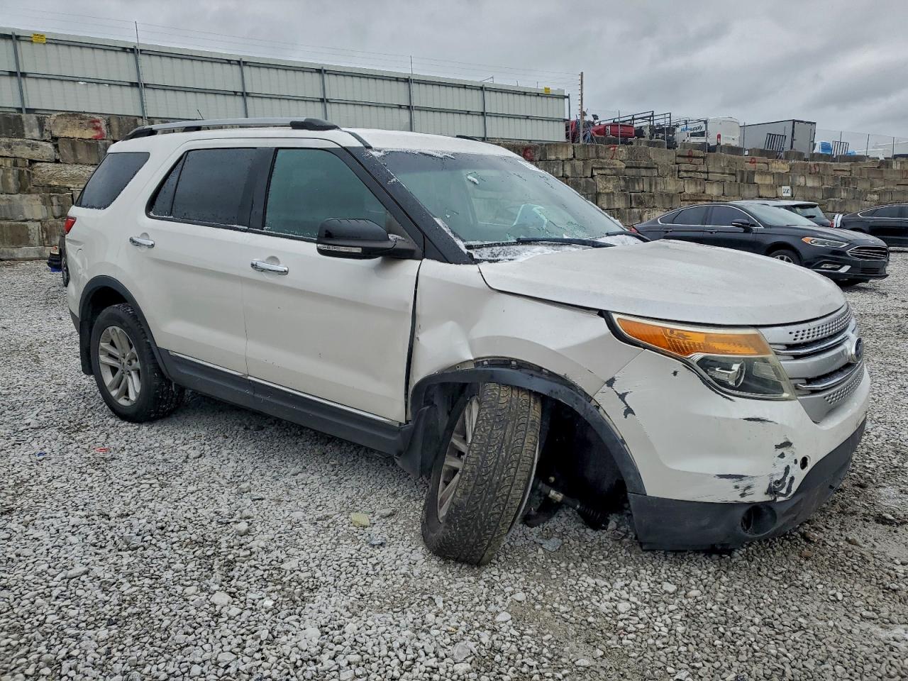 2015 FORD EXPLORER XLT photo 4