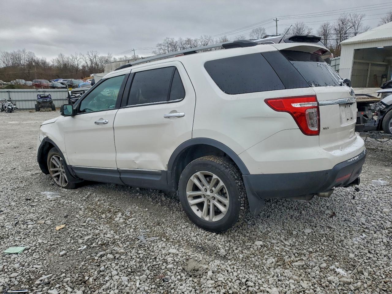 2015 FORD EXPLORER XLT photo 2
