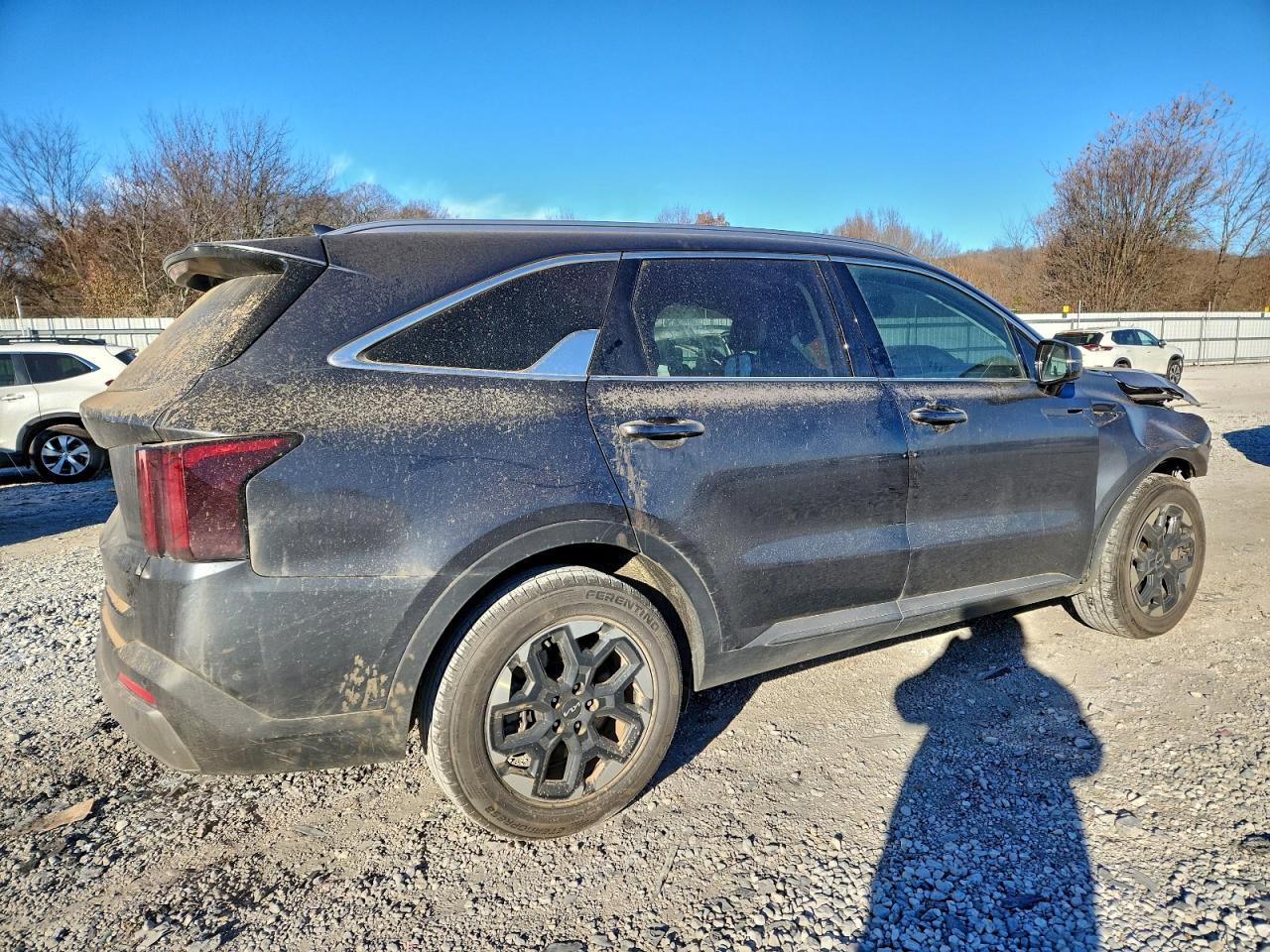 2024 KIA SORENTO S photo 3