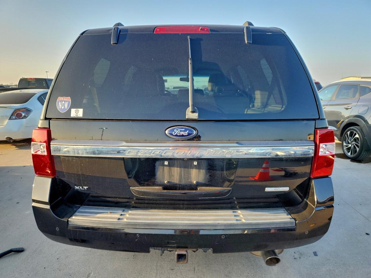 2017 FORD EXPEDITION XLT photo 6