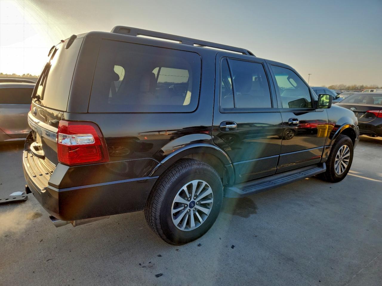2017 FORD EXPEDITION XLT photo 3