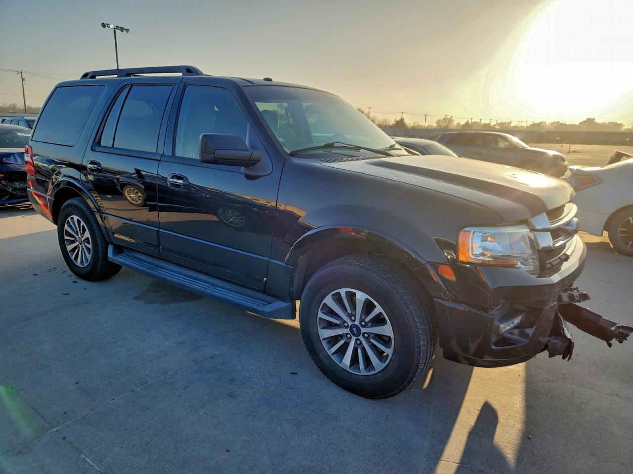 2017 FORD EXPEDITION XLT photo 4