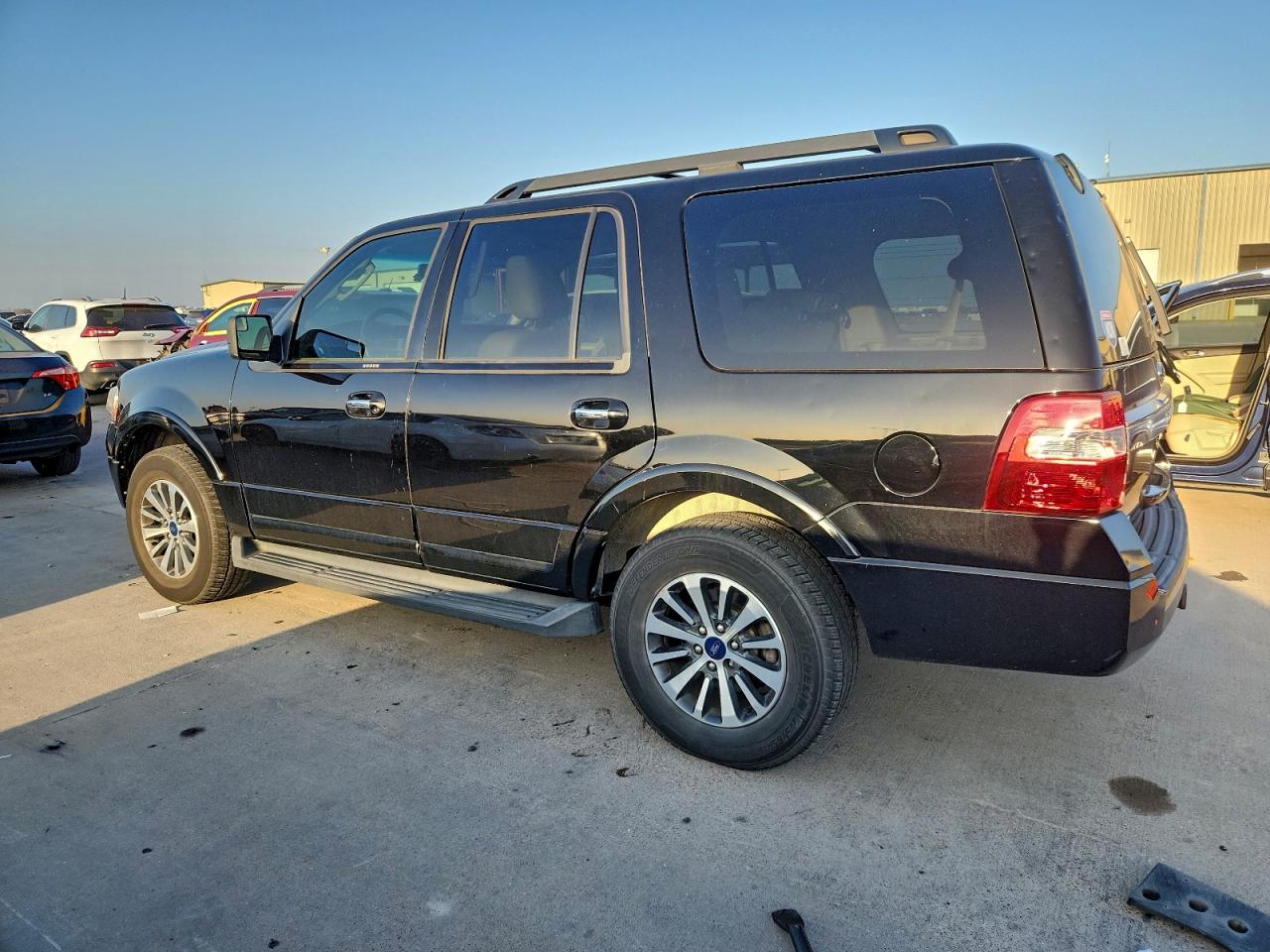 2017 FORD EXPEDITION XLT photo 2