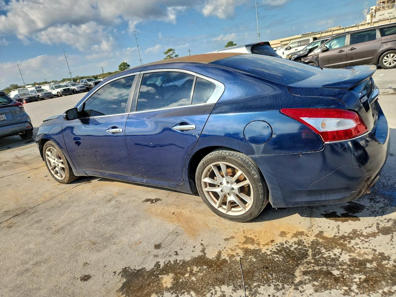 2010 NISSAN MAXIMA S photo 2