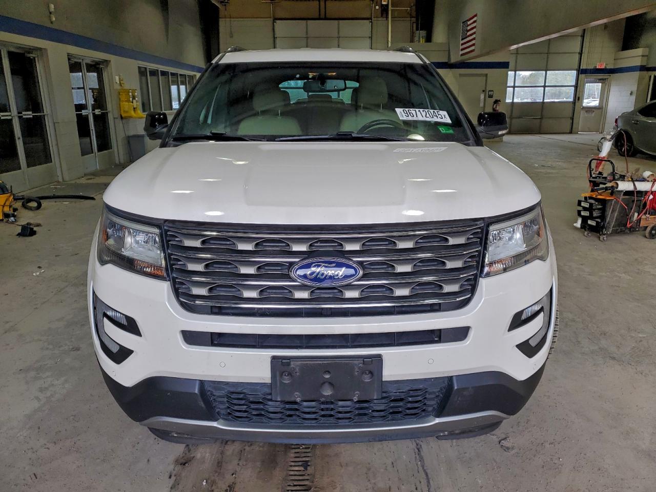2017 FORD EXPLORER XLT photo 5