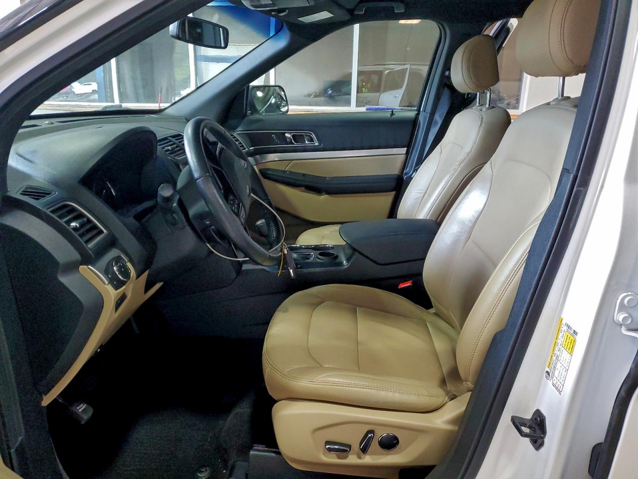 2017 FORD EXPLORER XLT photo 7