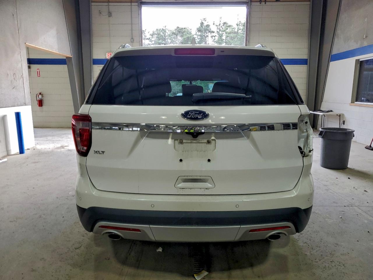 2017 FORD EXPLORER XLT photo 6