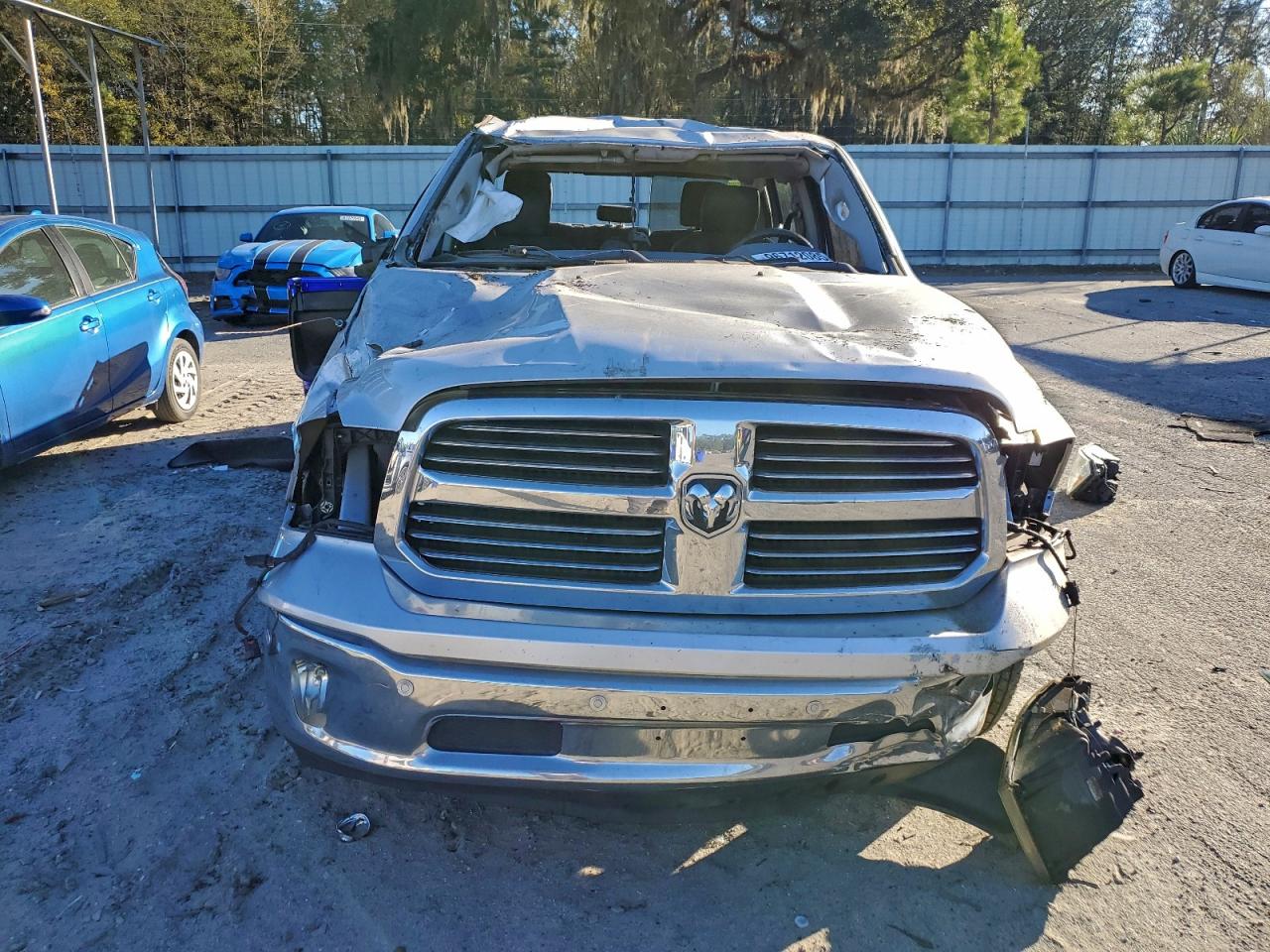 2016 RAM 1500 SLT photo 5