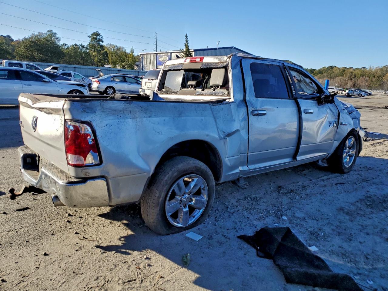 2016 RAM 1500 SLT photo 3