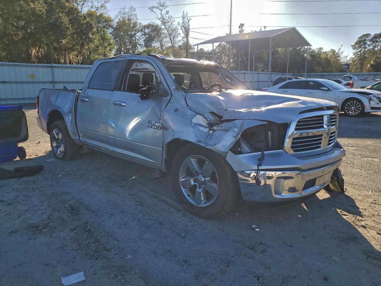 2016 RAM 1500 SLT photo 4