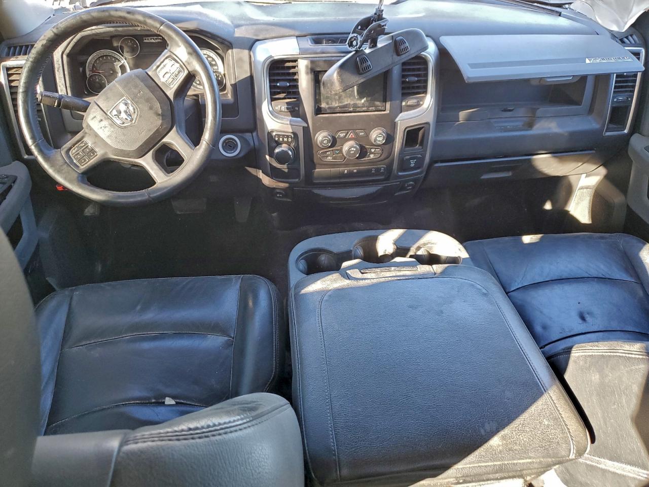 2016 RAM 1500 SLT photo 8