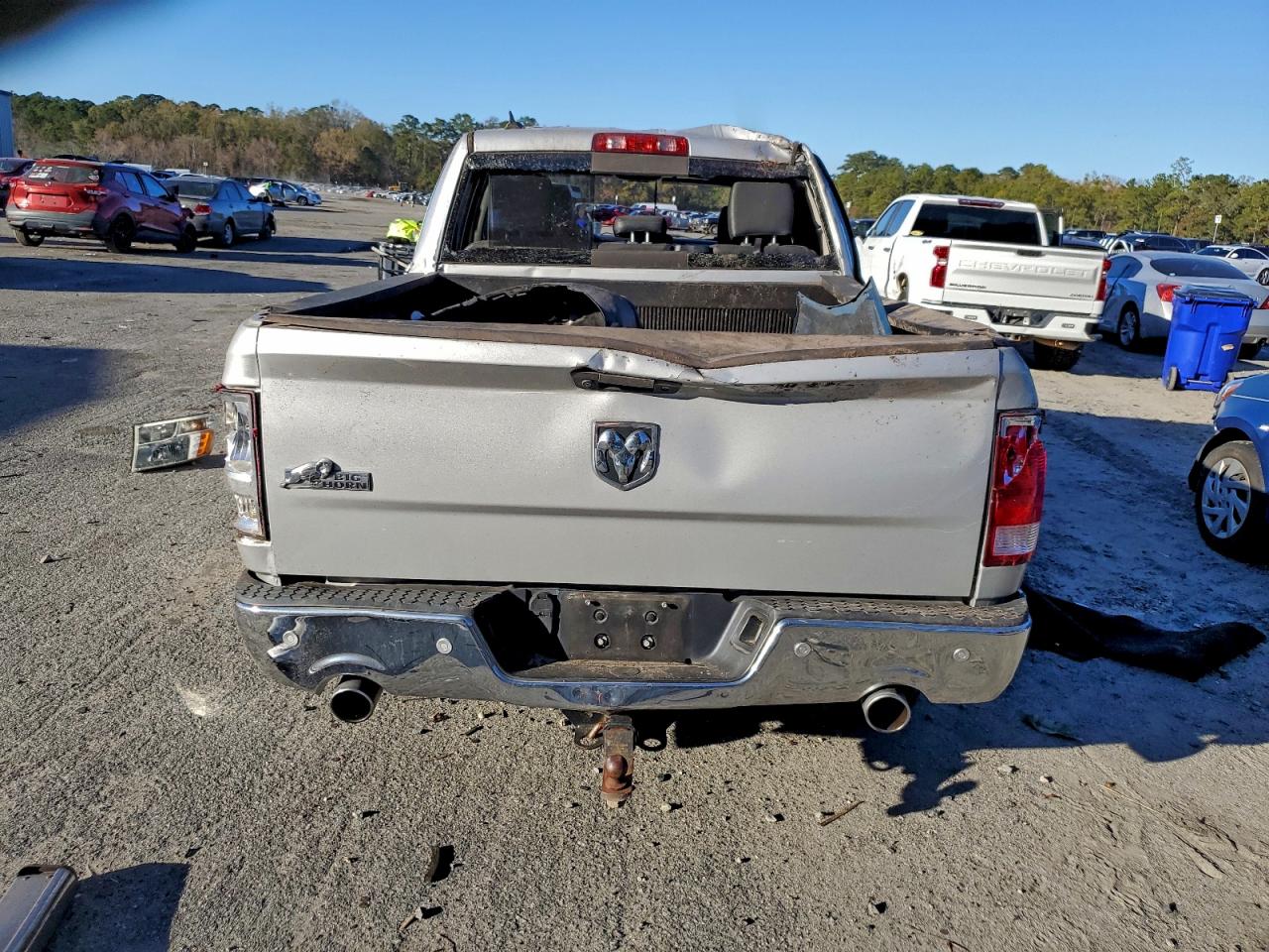 2016 RAM 1500 SLT photo 6
