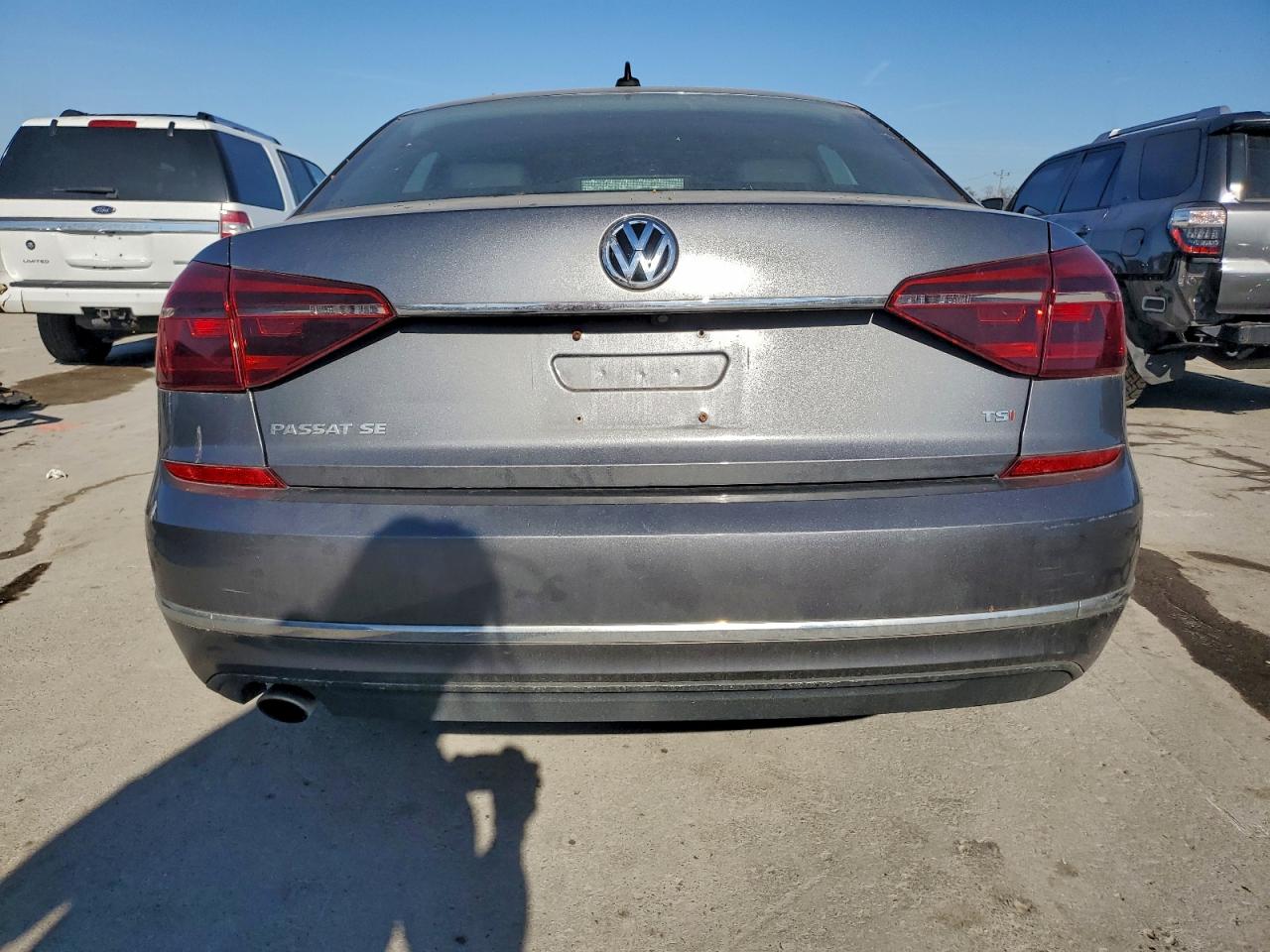 2017 VOLKSWAGEN PASSAT SE photo 11