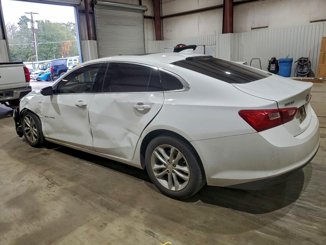 2018 CHEVROLET MALIBU LT photo 2