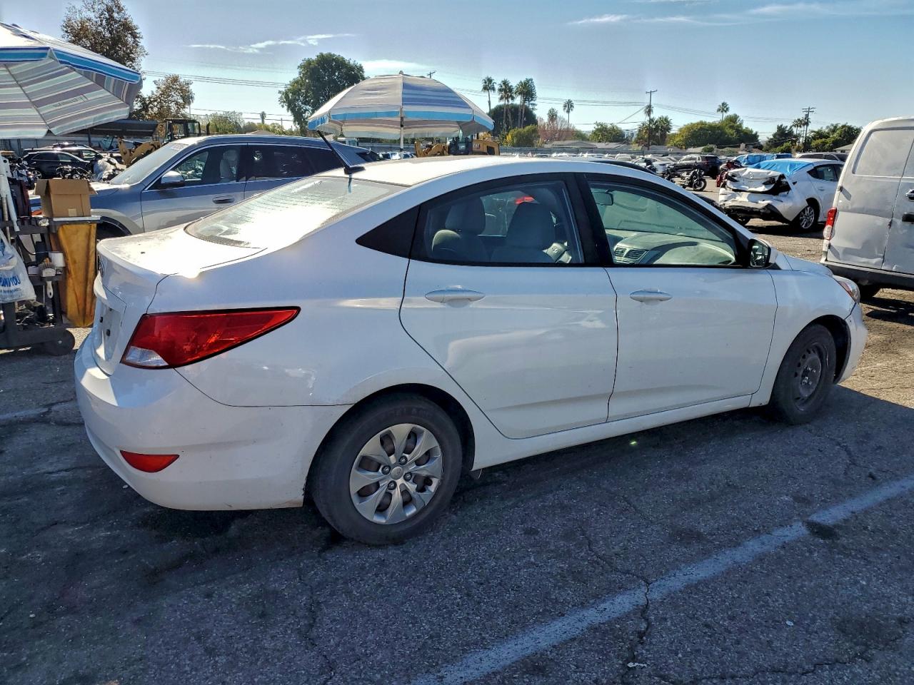 2017 HYUNDAI ACCENT SE photo 3