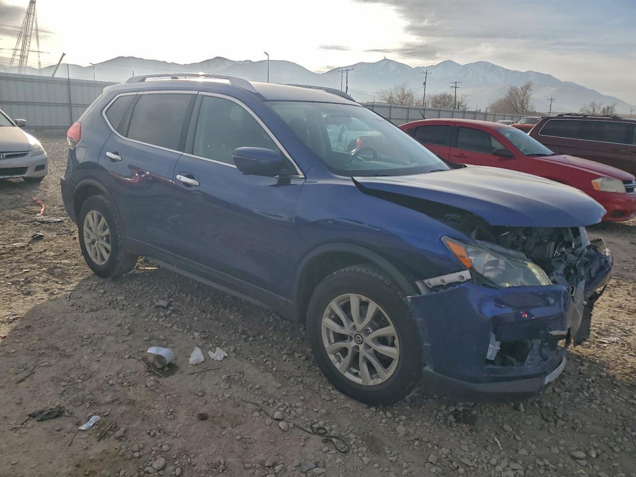 2017 NISSAN ROGUE SV photo 4