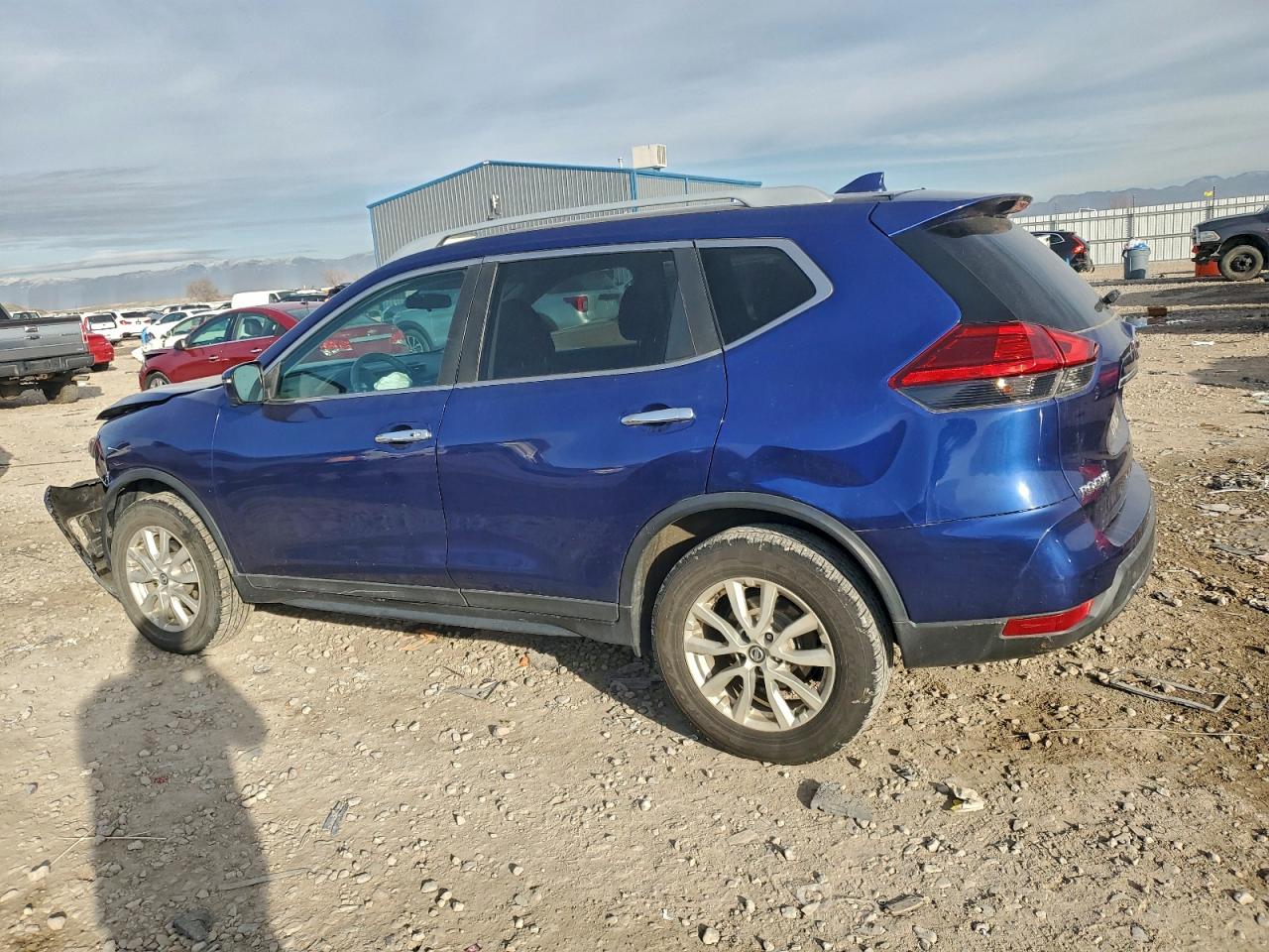 2017 NISSAN ROGUE SV photo 2