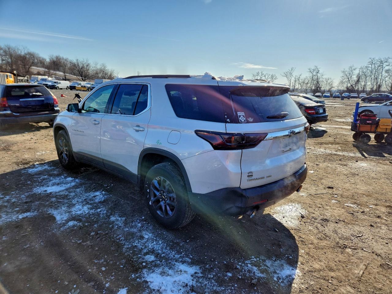 2019 CHEVROLET TRAVERSE LT photo 2