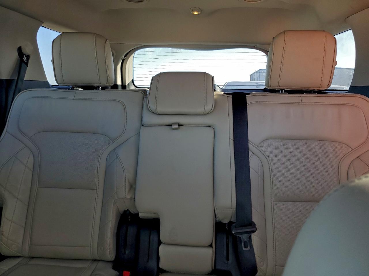 2017 FORD EXPLORER PLATINUM photo 10