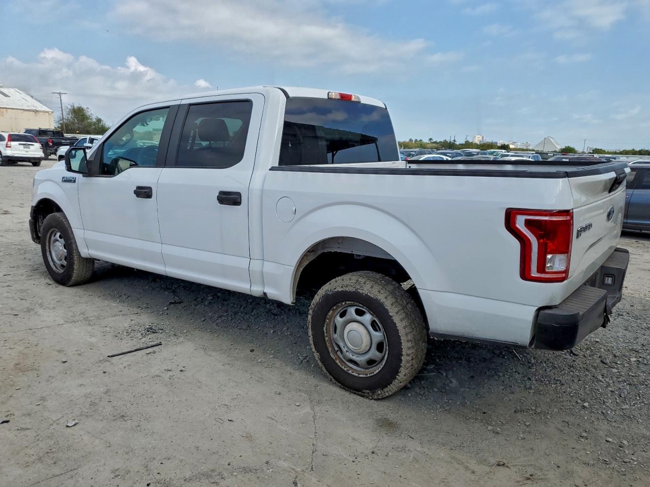 2017 FORD F150 SUPERCREW photo 2