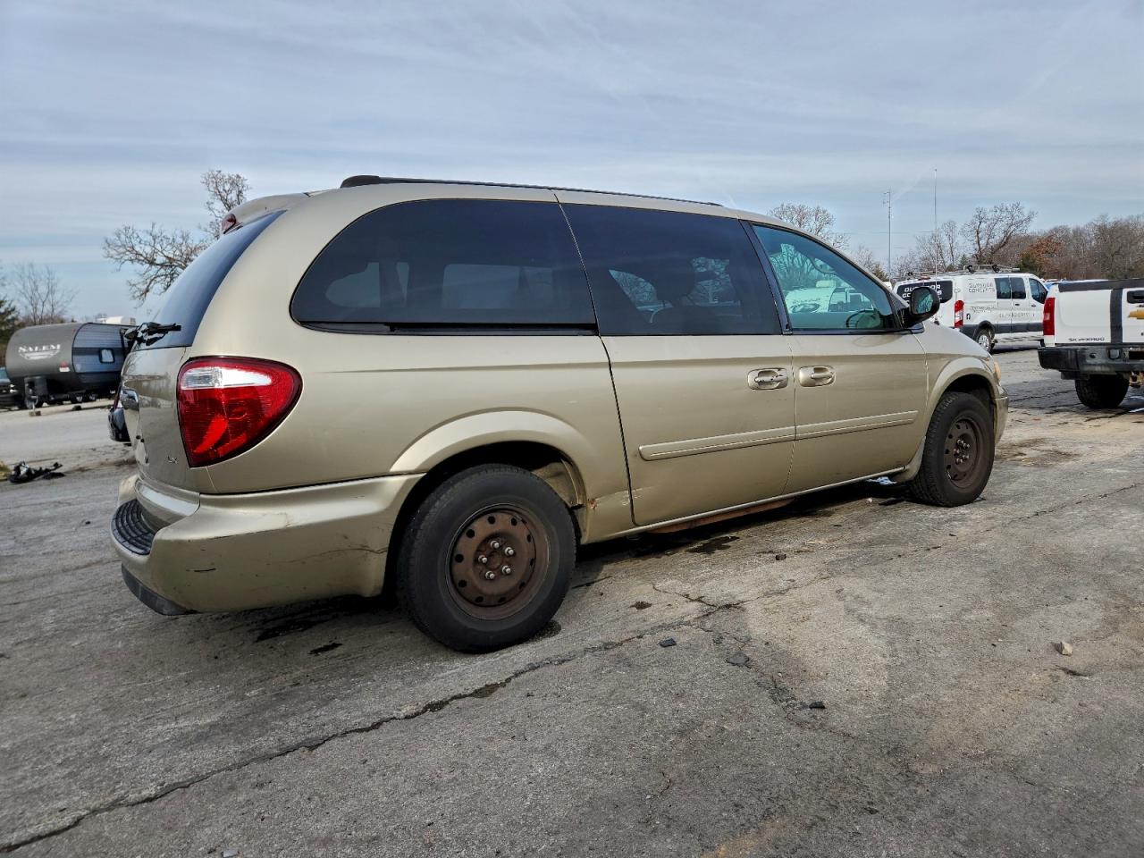 2005 CHRYSLER TOWN & COUNTRY LX photo 3