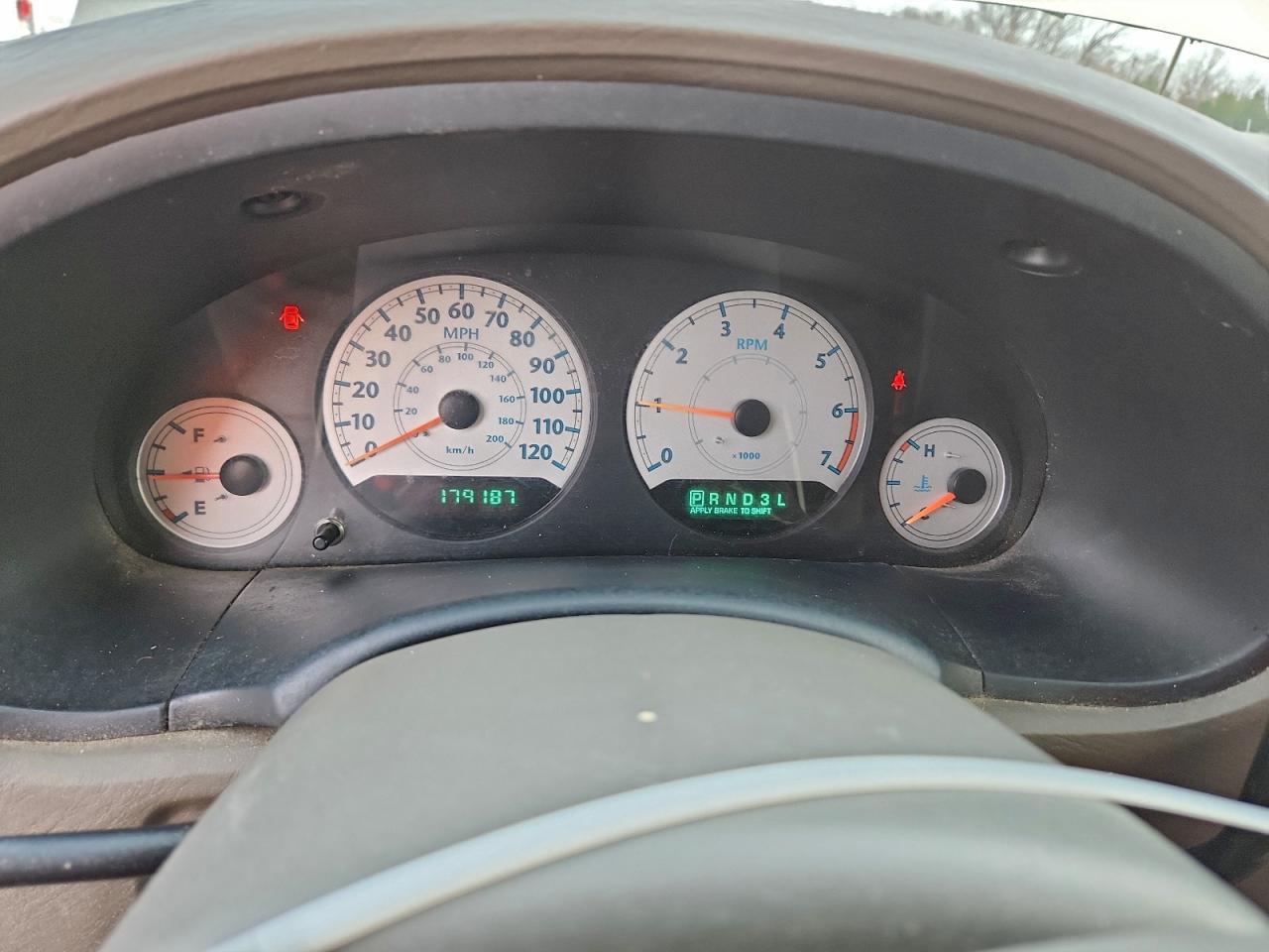 2005 CHRYSLER TOWN & COUNTRY LX photo 9