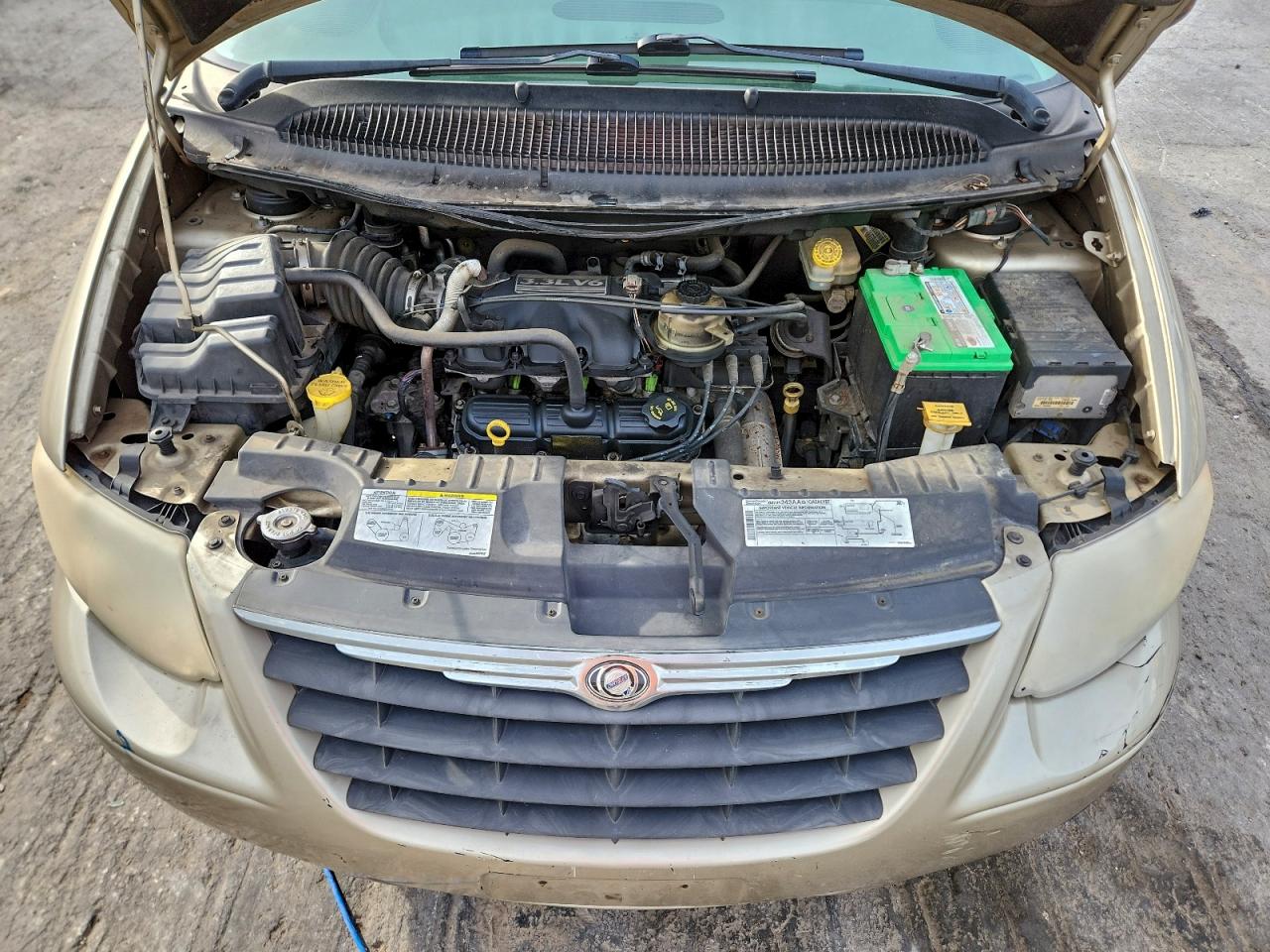 2005 CHRYSLER TOWN & COUNTRY LX photo 12