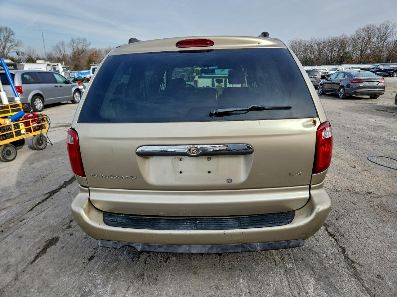 2005 CHRYSLER TOWN & COUNTRY LX photo 6
