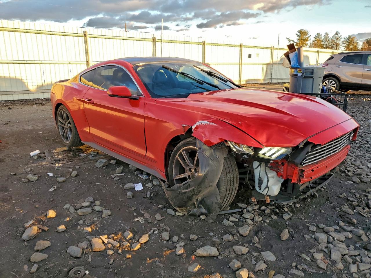 2017 FORD MUSTANG photo 4