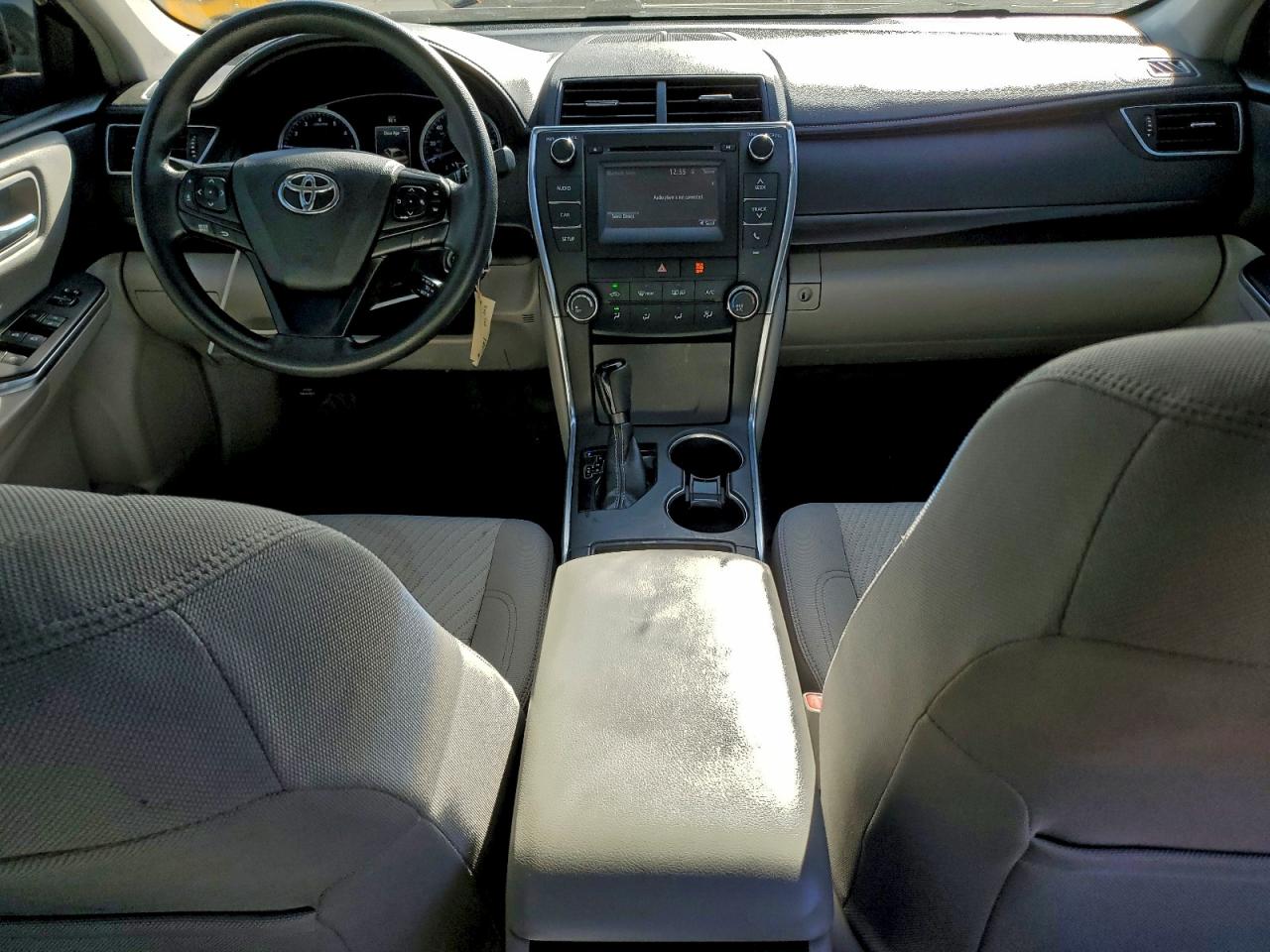 2017 TOYOTA CAMRY LE photo 8