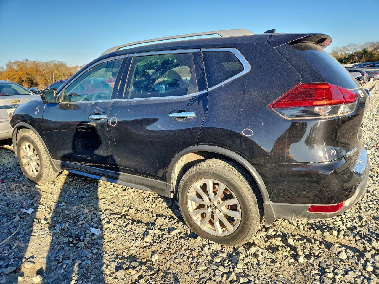 2017 NISSAN ROGUE SV photo 2
