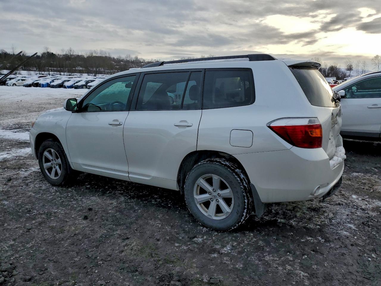 2010 TOYOTA HIGHLANDER SE photo 2