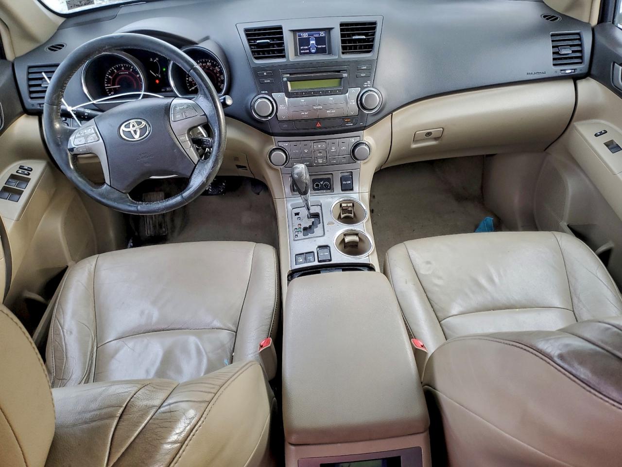 2010 TOYOTA HIGHLANDER SE photo 8