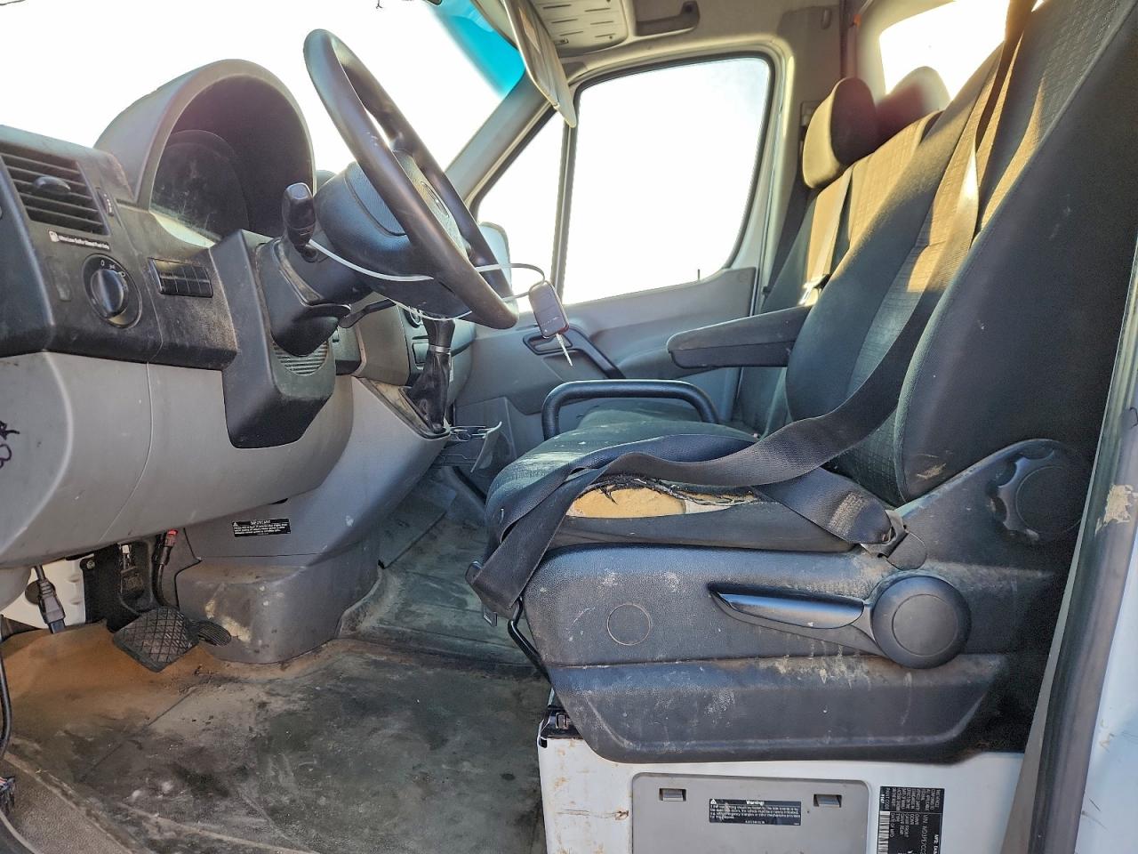 2015 MERCEDES BENZ SPRINTER DELIVERY VAN photo 7